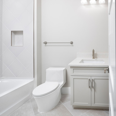 WEB Grand Mainsail Guest Bath Ensuite_RHP.jpg