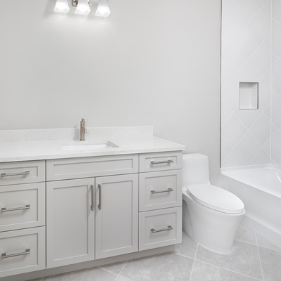 WEB Grand Mainsail Guest Bath_RHP.jpg