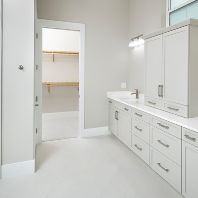 WEB Grand Mainsail Primary Bath_RHP.jpg