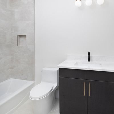 WEB Grand Spinnaker Ensuite Bath 1_RHP.jpg