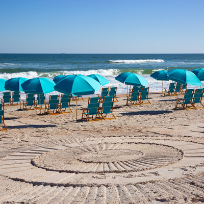 WEB_LMD_Beach_Chairs_by_Rob_Harris_1940_web.jpg