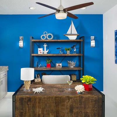 Room with large table Room with large table