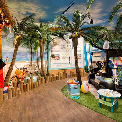 Golf car and advertising banner