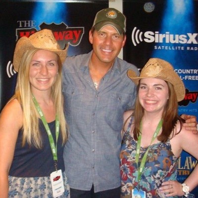 rodney atkins with some nasville fans