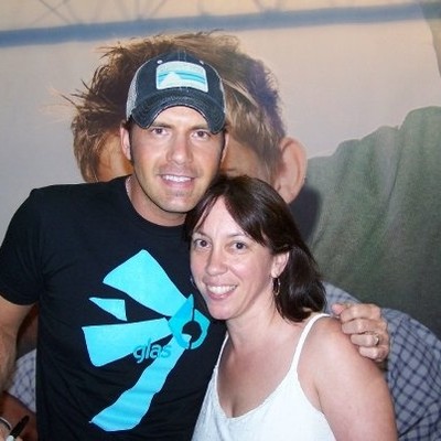 rodney atkins in nashville with a fan