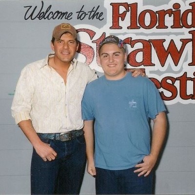 rodney atkins with a young fan