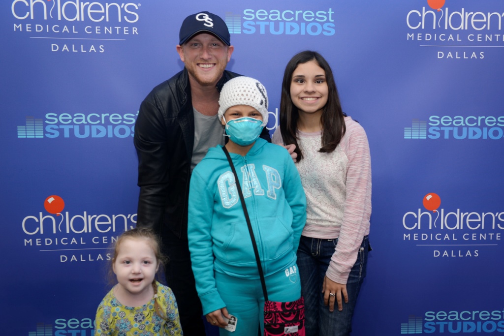 Country Star Cole Swindell Serenades Fans In Seacrest Studios