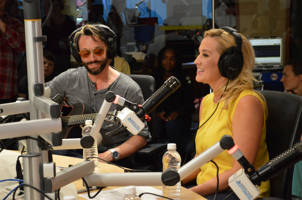 Seacrest Studios Goes Country With Kellie Pickler!