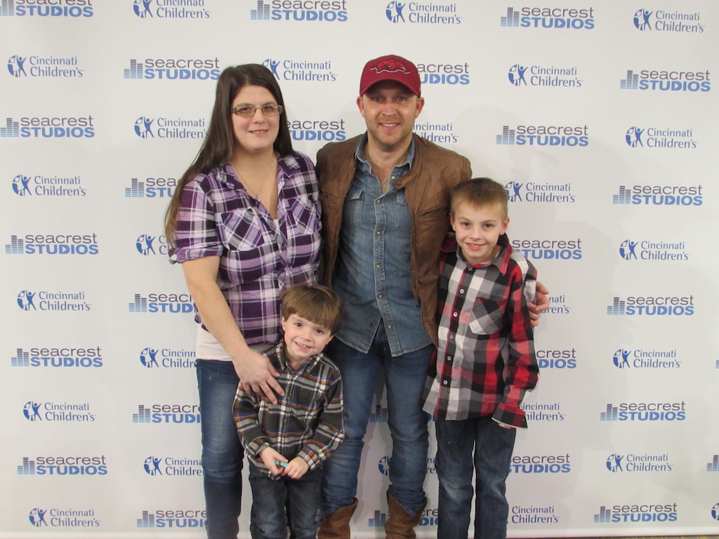 Justin Moore Makes Patients Smile At Seacrest Studios Cincinnati