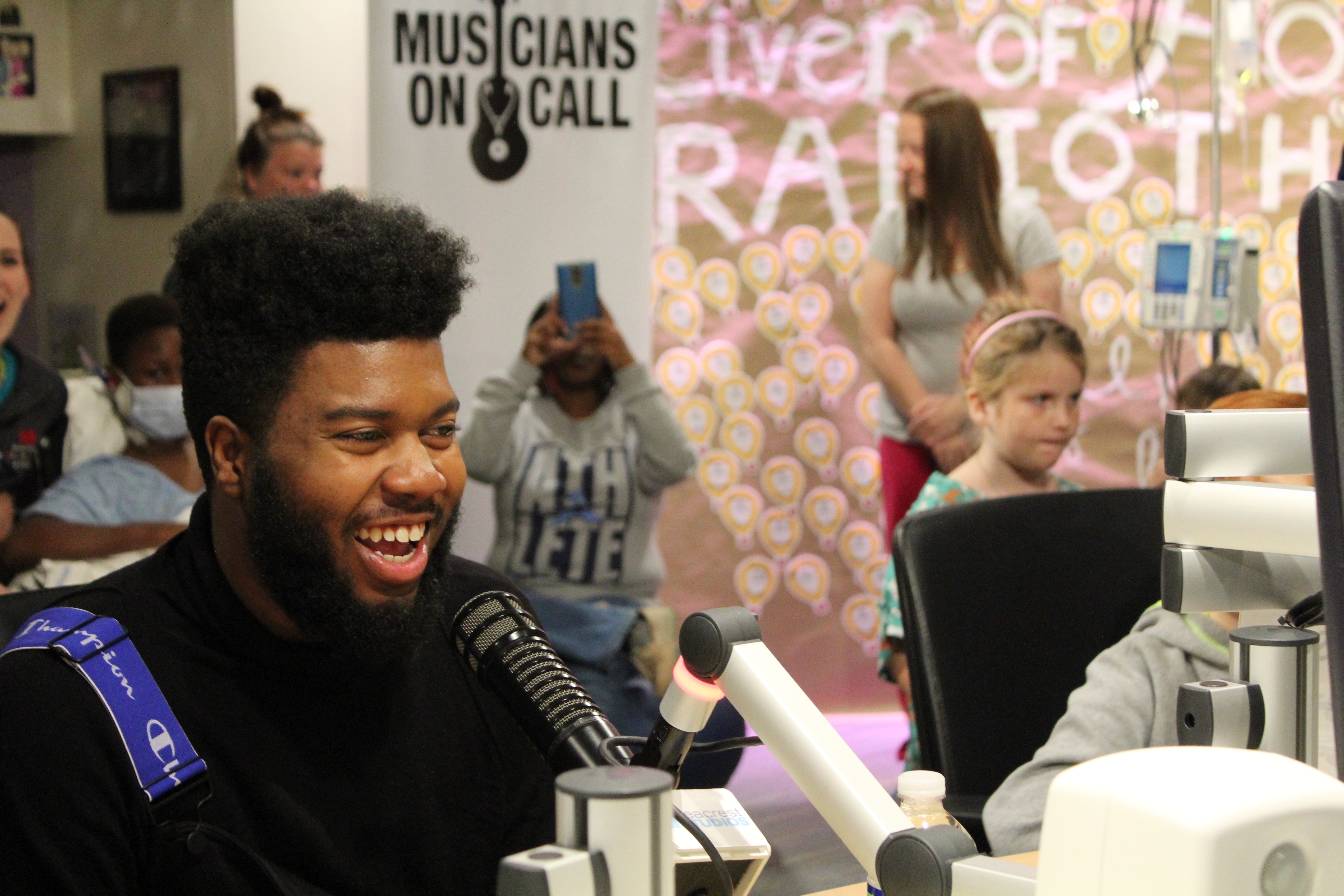 Khalid spends his first time in Nashville at Seacrest Studios!