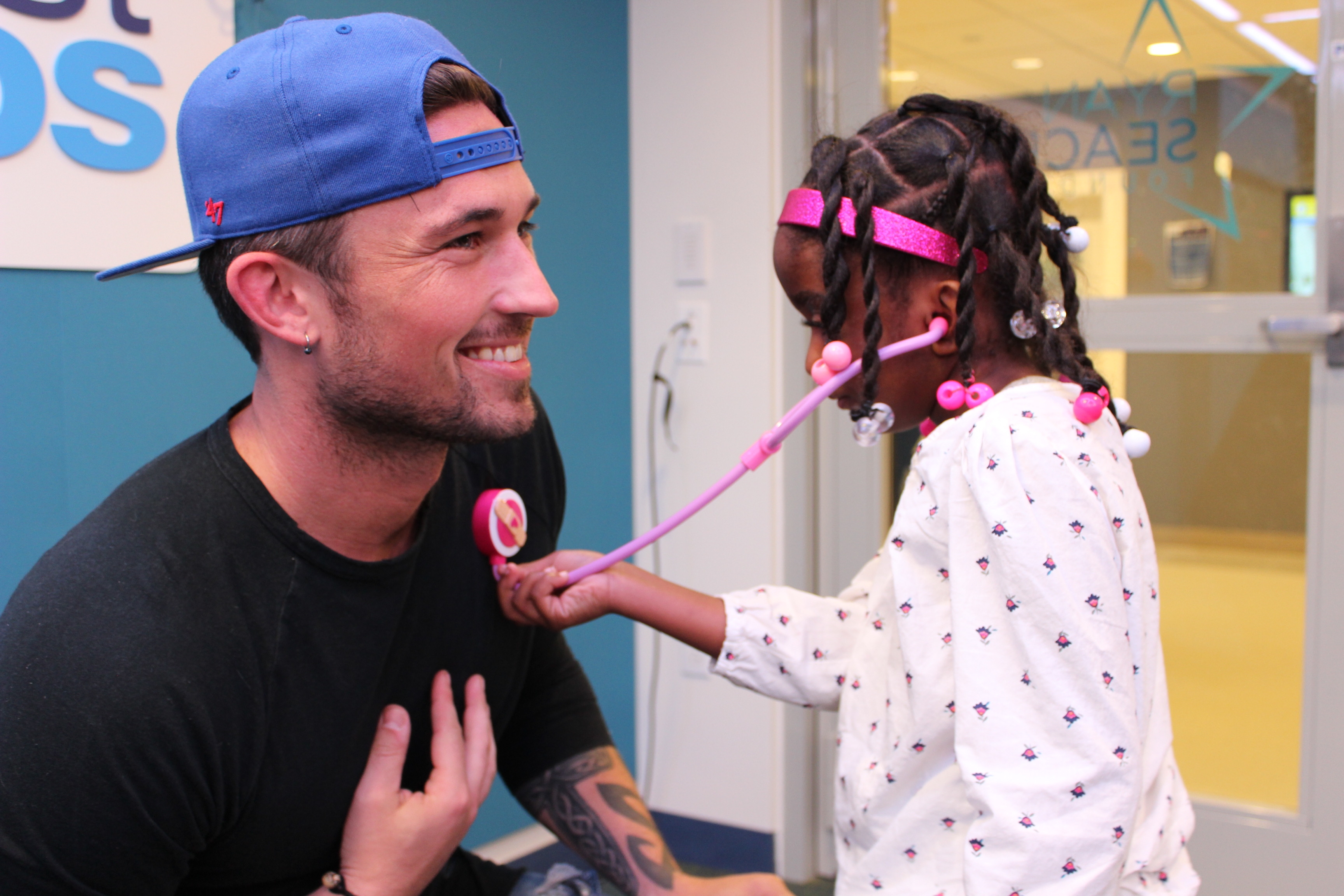 Michael Ray Brightens Up Seacrest Studios in Boston!