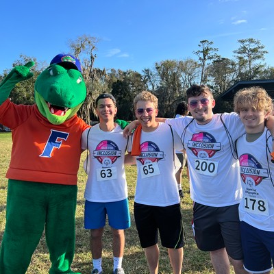 22 race_group w gator.jpg 22 race_group w gator.jpg