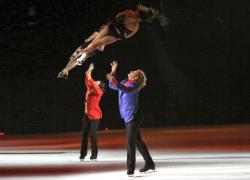 Pairs thrill the crowd! 