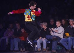 Todd Eldredge and the on-ice fans! 