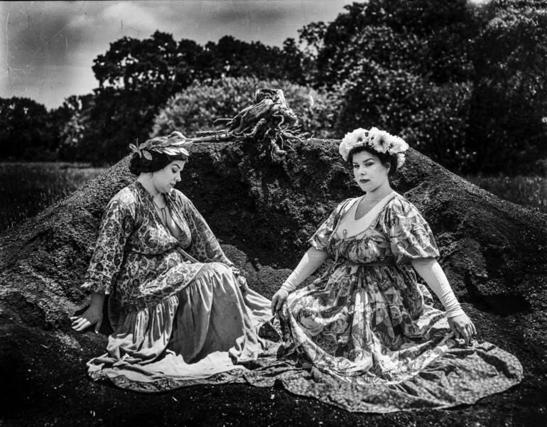 Photo: MICHAEL GARLINGTON: REDIFINING THE FAMILY PORTRAIT photo no. 4