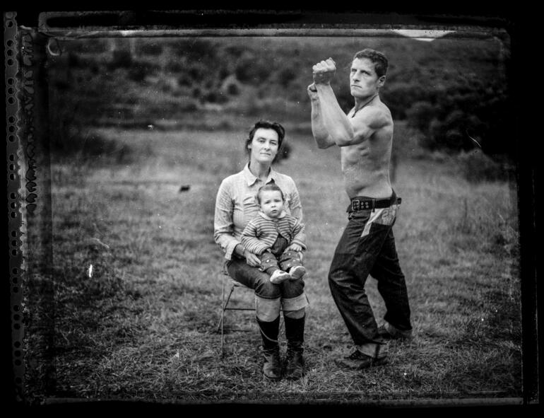 Photo: MICHAEL GARLINGTON: REDIFINING THE FAMILY PORTRAIT photo no. 7