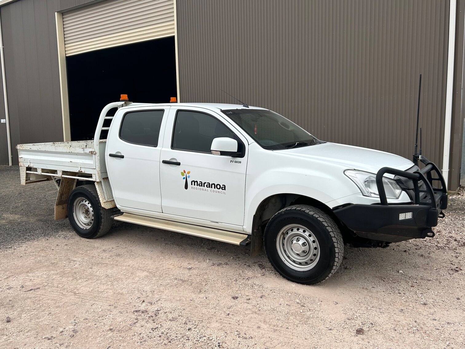 2017 ISUZU D-MAX 4X4 DUAL CAB TRAY BACK UTILITY