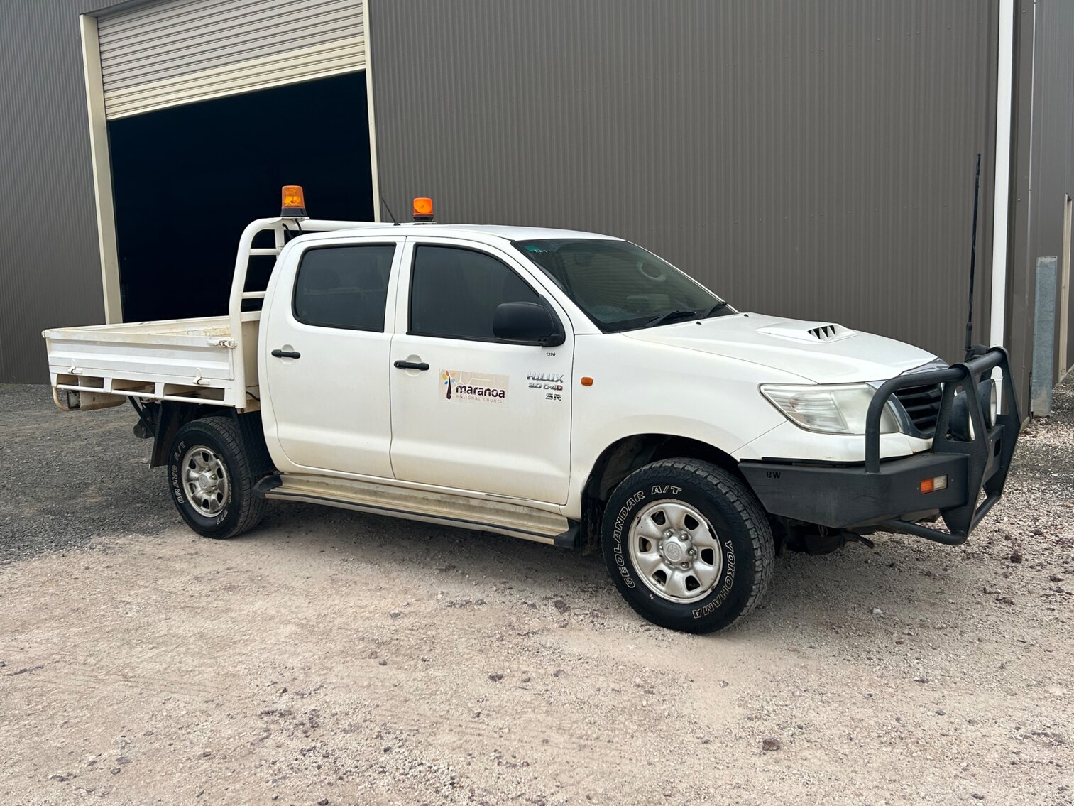 2013 TOYOTA HILUX SR 4X4 DUAL CAB TRAY BACK UTILITY