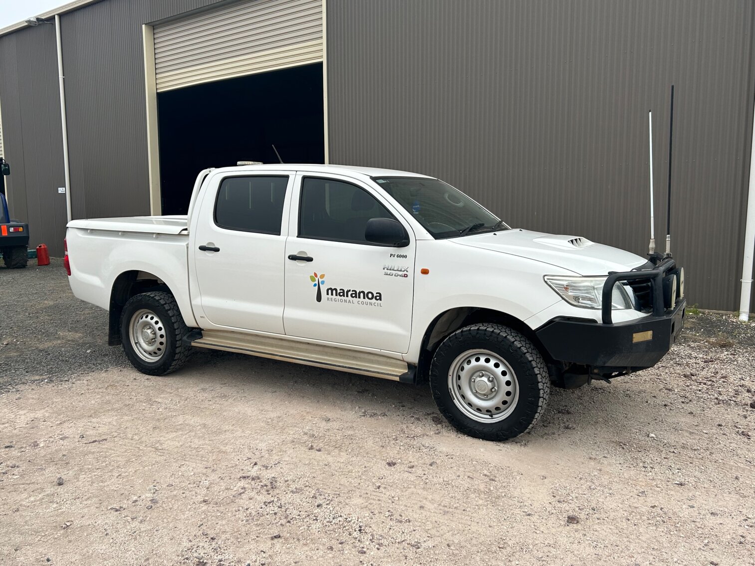 2015 TOYOTA HILUX SR 4X4 DUAL CAB STYLE SIDE UTILITY