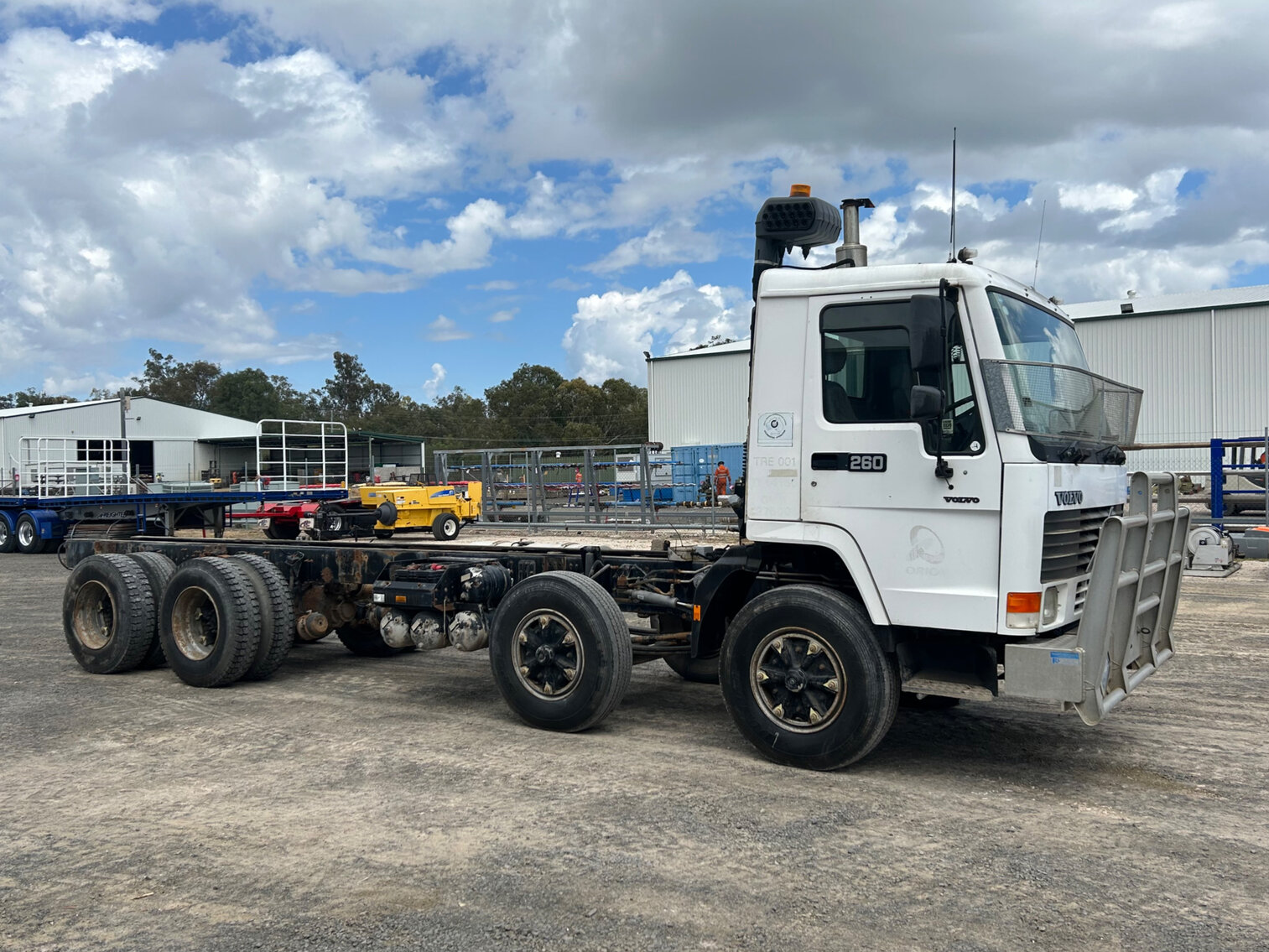 1999 VOLVO FL7 8X4 CAB CHASSIS TRUCK