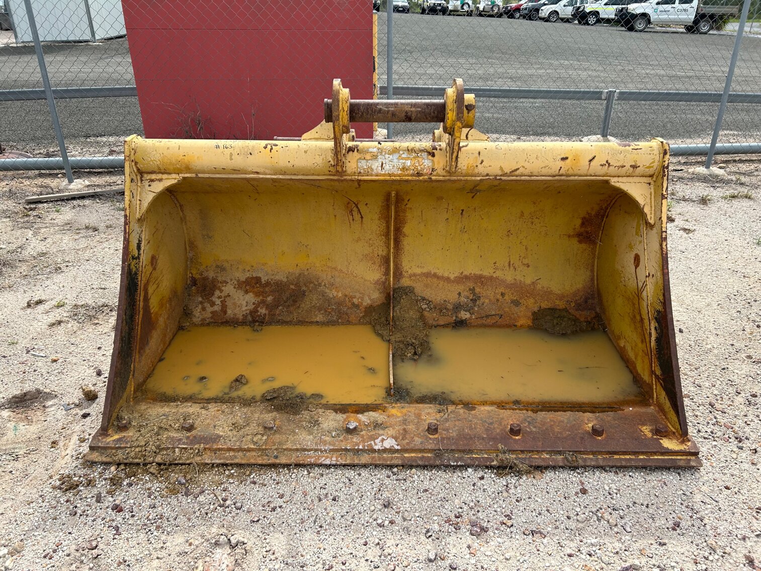 2100 GP BUCKET