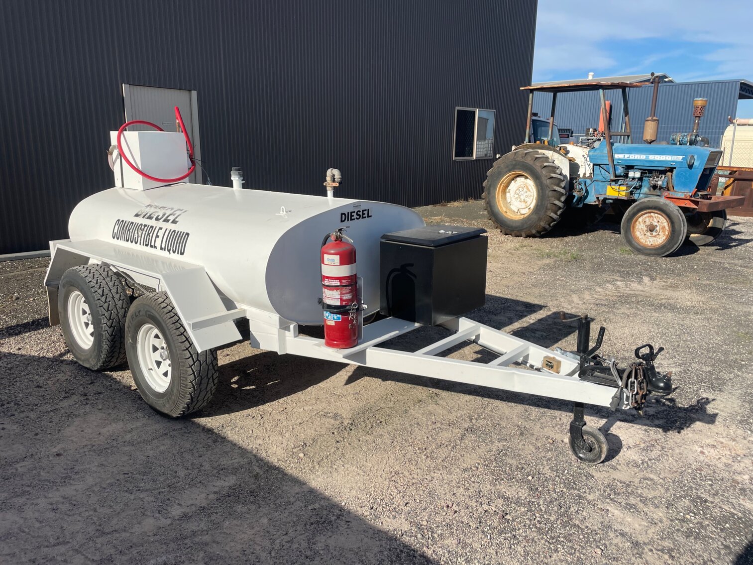 2011 AUSFUEL 2,000L DIESEL FUEL TRAILER WITH ELECTRIC PUMP