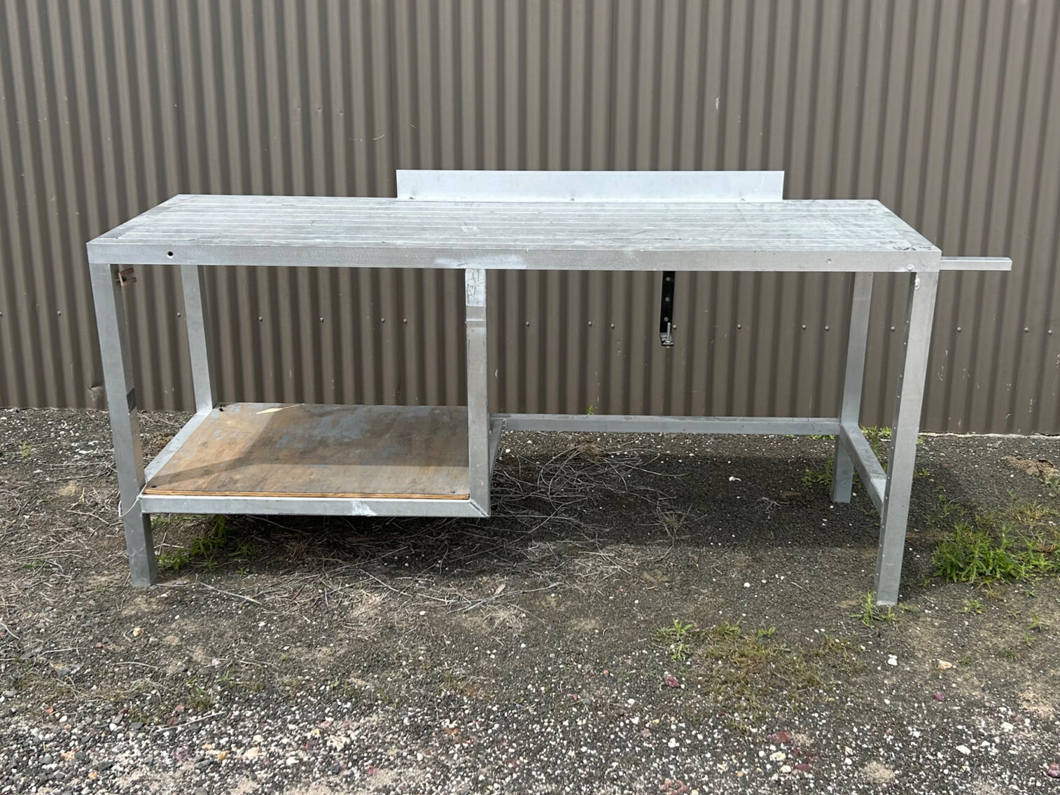FABRICATED ALUMINIUM WORK BENCH
