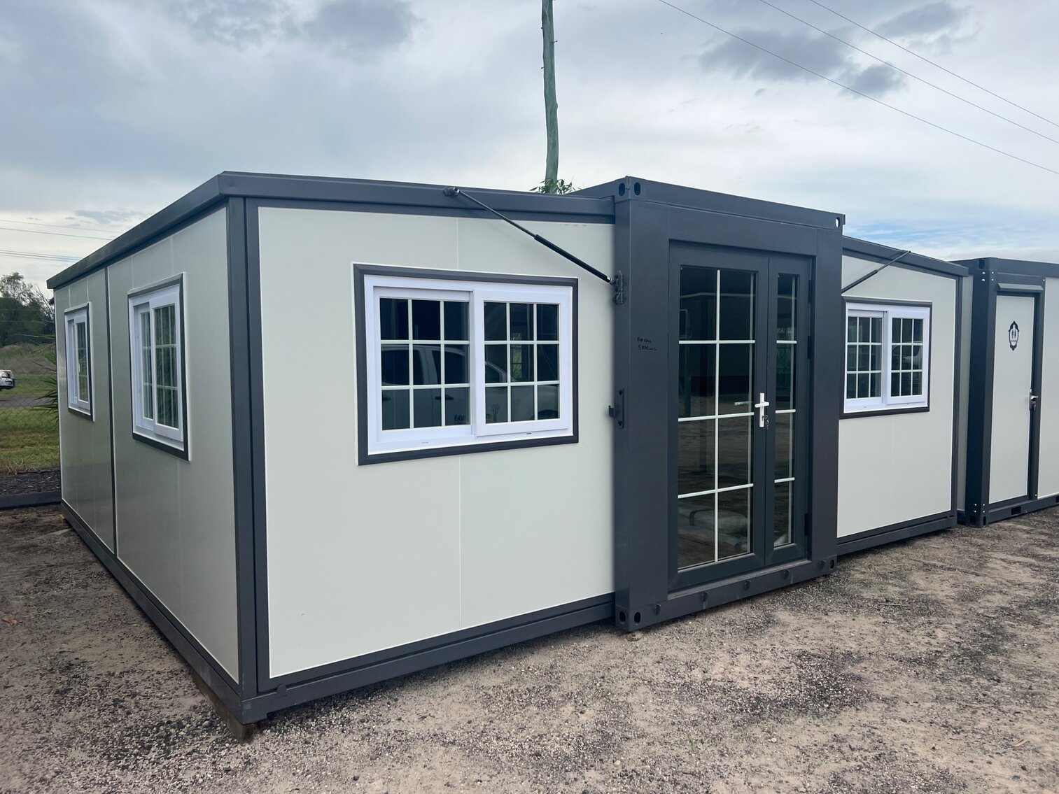 2022 UNUSED EXPANDABLE CONTAINER HOUSE WITH ENSUITE