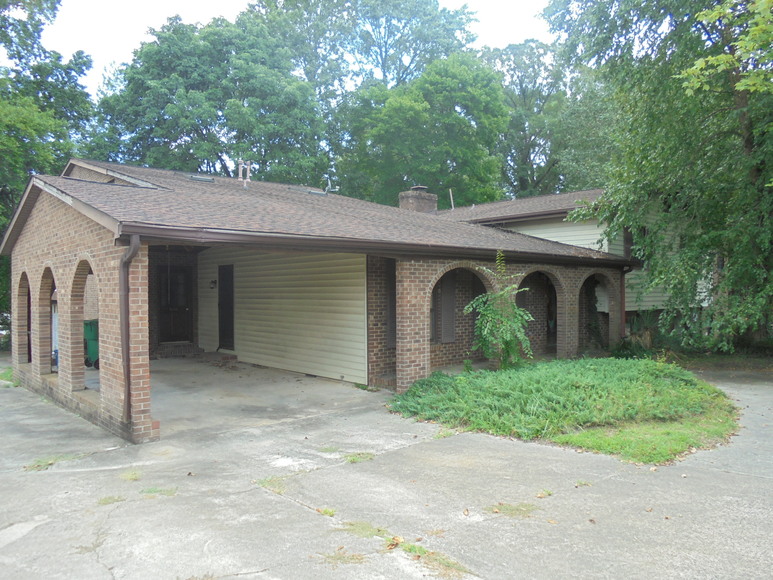 Image for ALL UNDER CONTRACT~REAL ESTATE AUCTIONS (HOUSE, COMMERCIAL BUILDING, 7-VACANT LOTS, SOME PERSONAL PROPERTY)