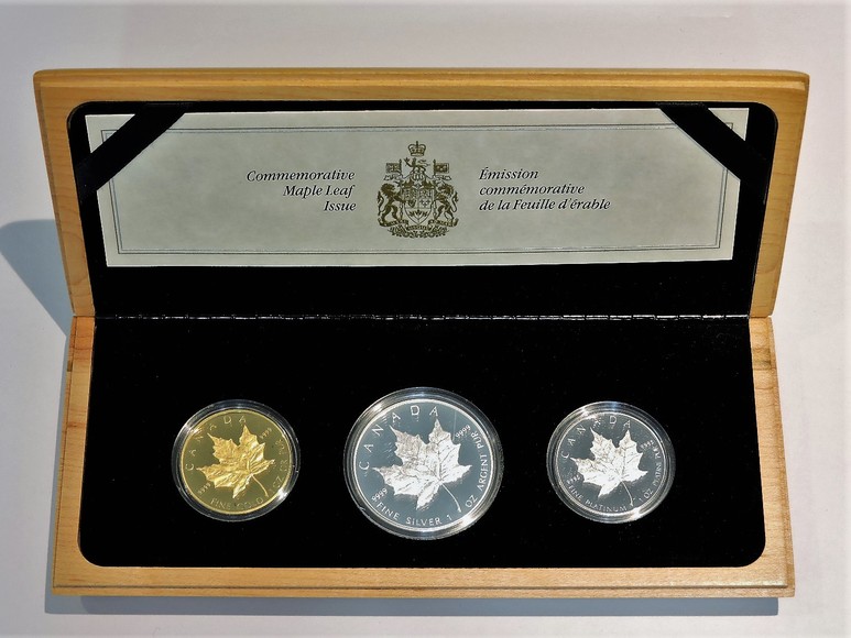 Image for GOLD PLATINUM SILVER CANADIAN COMMEMORATIVE MAPLE LEAF 1989