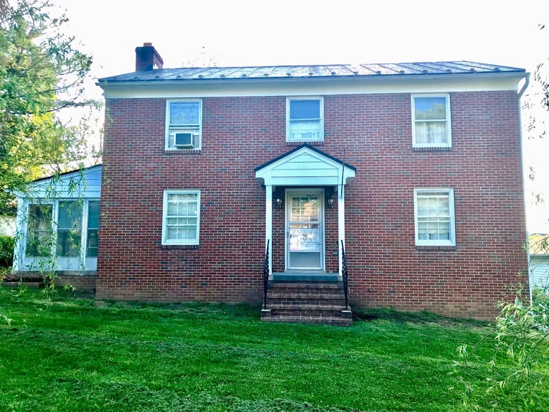 Image for 3 BR/1.5 BA Brick Home w/2 Car Garage on Spacious Lot Just off Main St. in the Town of Purcellville, VA (Loudoun County)