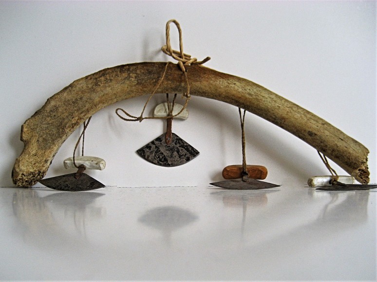 Image for HANGING ULUS 'LEGENDARY KNIFE OF THE ARCTIC'