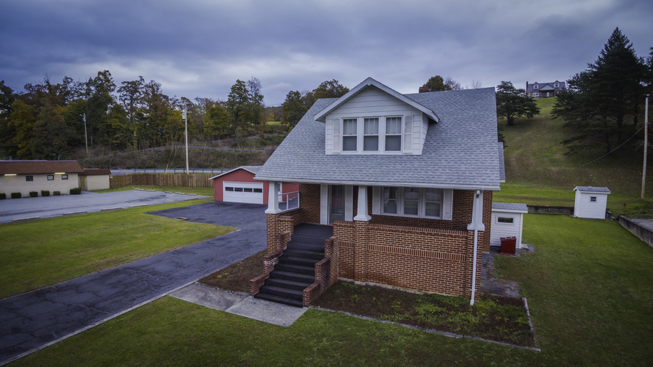 1833 VALLEY ROAD, BERKELEY SPRINGS WV