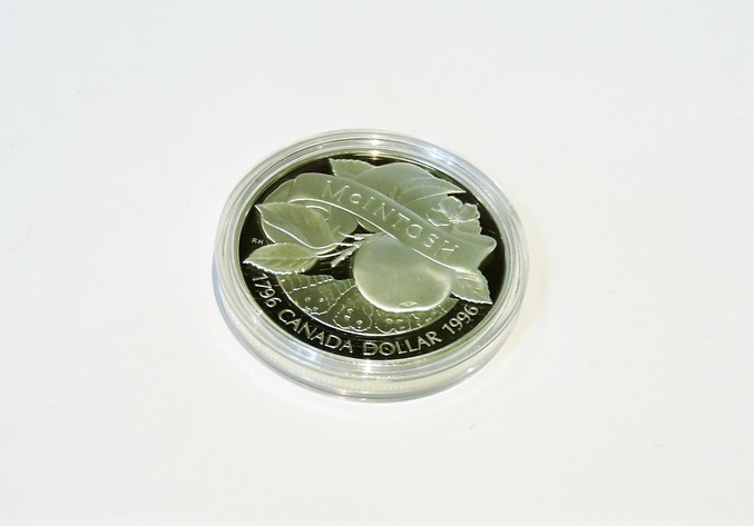 Image for MCINTOSH DOLLAR ROYAL CANADIAN MINT 1996
