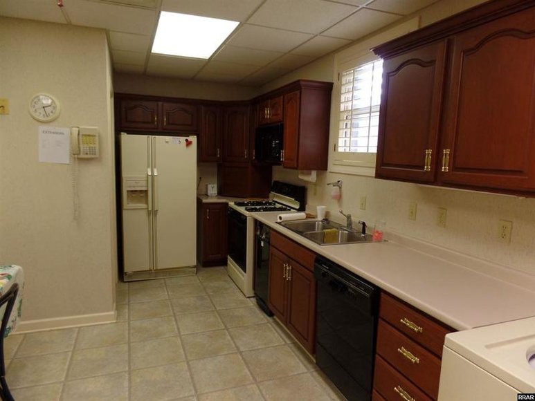 Image for MULTI-USE PROFESSIONAL OFFICE SPACE! Great opportunity! Can be one or two office suites!