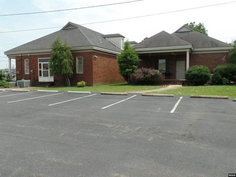 Image for MULTI-USE PROFESSIONAL OFFICE SPACE! Great opportunity! Can be one or two office suites!