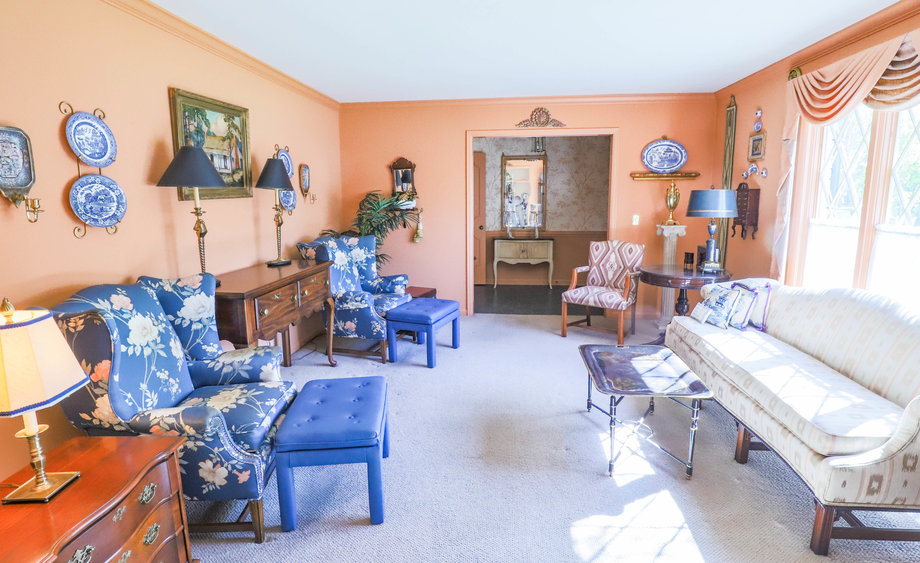 Absolute Real Estate Auction in Douglass Hills