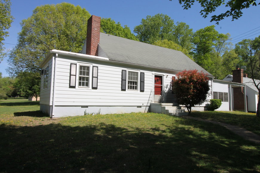 3 BR/1 BA Home on Corner Lot in the Town of Victoria, VA