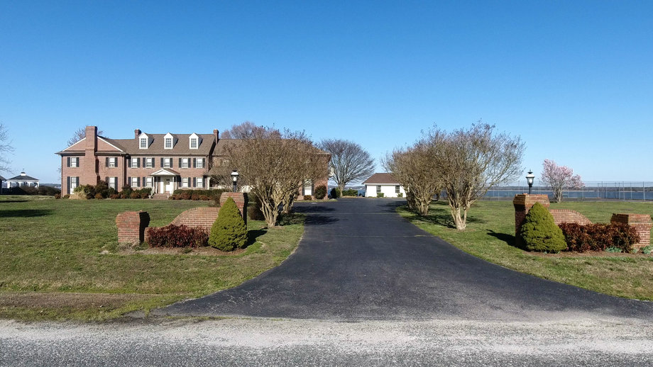 11 BR/12 BA Rappahannock River Front Mansion on 2.4 Acres on "THE GOLD