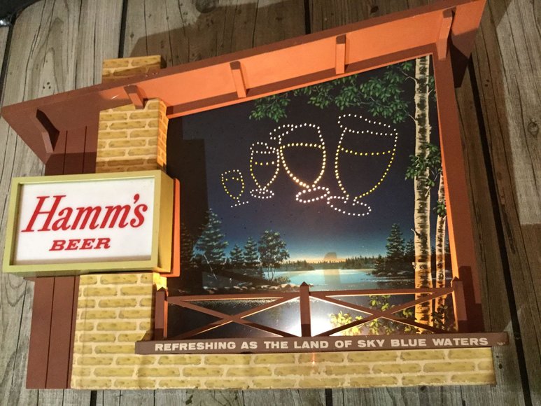 Image for Alderfer Online – Schwenksville, PA Part 1: 7-28-19 | Vintage Beer Signs, Bar Decoratives, Figural Liquor Bottles, Household Items & More!