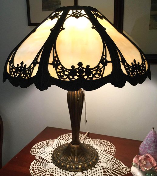 Image for Alderfer Online - Perkiomenville, PA: 9-4-19 | Auction Features Pennsylvania House Furniture, Royal Chester China, Area Rugs, Pocket Knife Collection, Marble Top Furniture, Shaker Pantry Boxes, Slag Glass Lamp, Handmade Quilts & More!