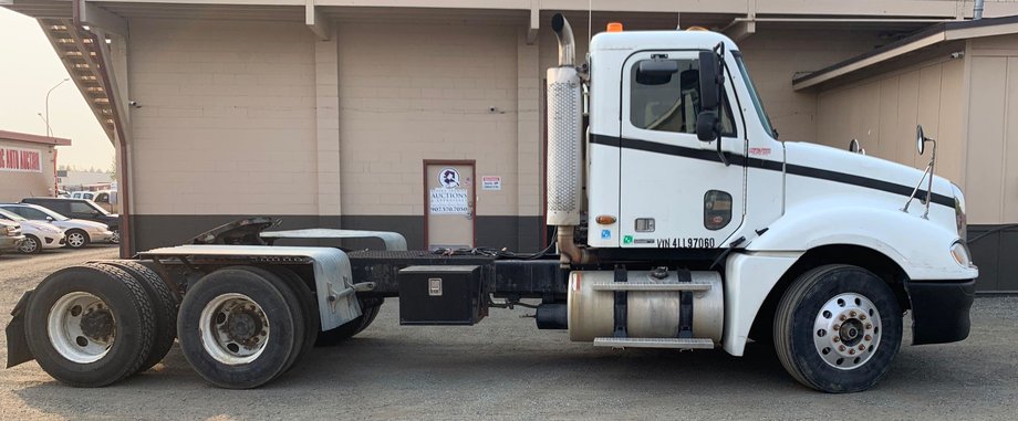 Image for 2004 Freightliner Semi Truck Online Auction