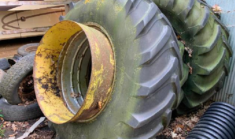 Agco White 6122 12-Row Planter, New Bucket, Fenders & Dual Tractor Tires