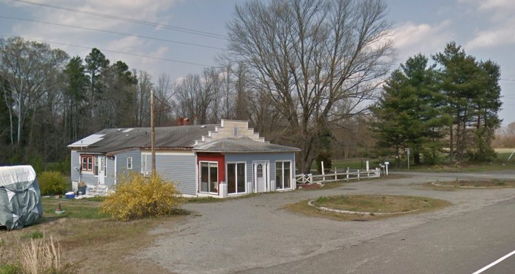 Image for 1,884 SF Retail/Restaurant Building & Home/Apartment - 2.5 AC Lot - Essex County - 4907 Tidewater Trl., Loretto, VA 22509