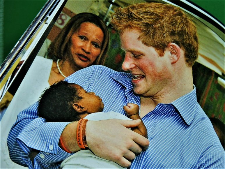 Image for HELLO CANADA WEEKLY - THE QUEEN CELEBRATES HER DECADES ON THE THRONE