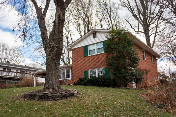 Image for 3BR/2.5BA Brick Split Level House - Less Than 10 ± Miles From Amazon HQ2 - 6803 Capstan Dr., Annandale, VA 22003