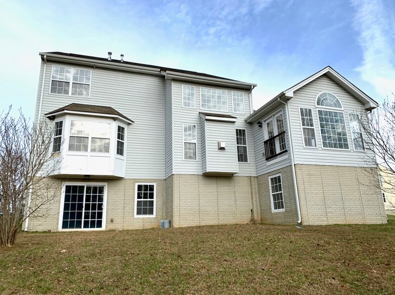 4 BR/3.5 BA Home on 1+ Acre CuldeSac Lot in RoseberryMinutes from