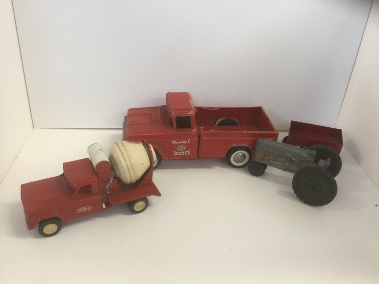 Image for `17 Ford Focus, Furniture, Collectibles, Household