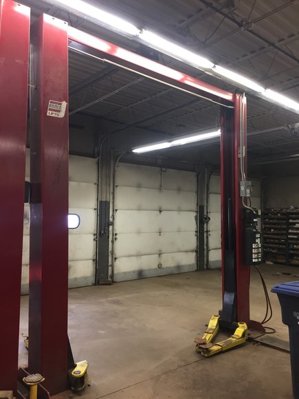 Image for Car lifts, tools-Shawano