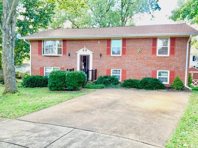 Image for Well Maintained 4 BR/3 BA Home in Highly Desirable Northwest Leesburg, VA